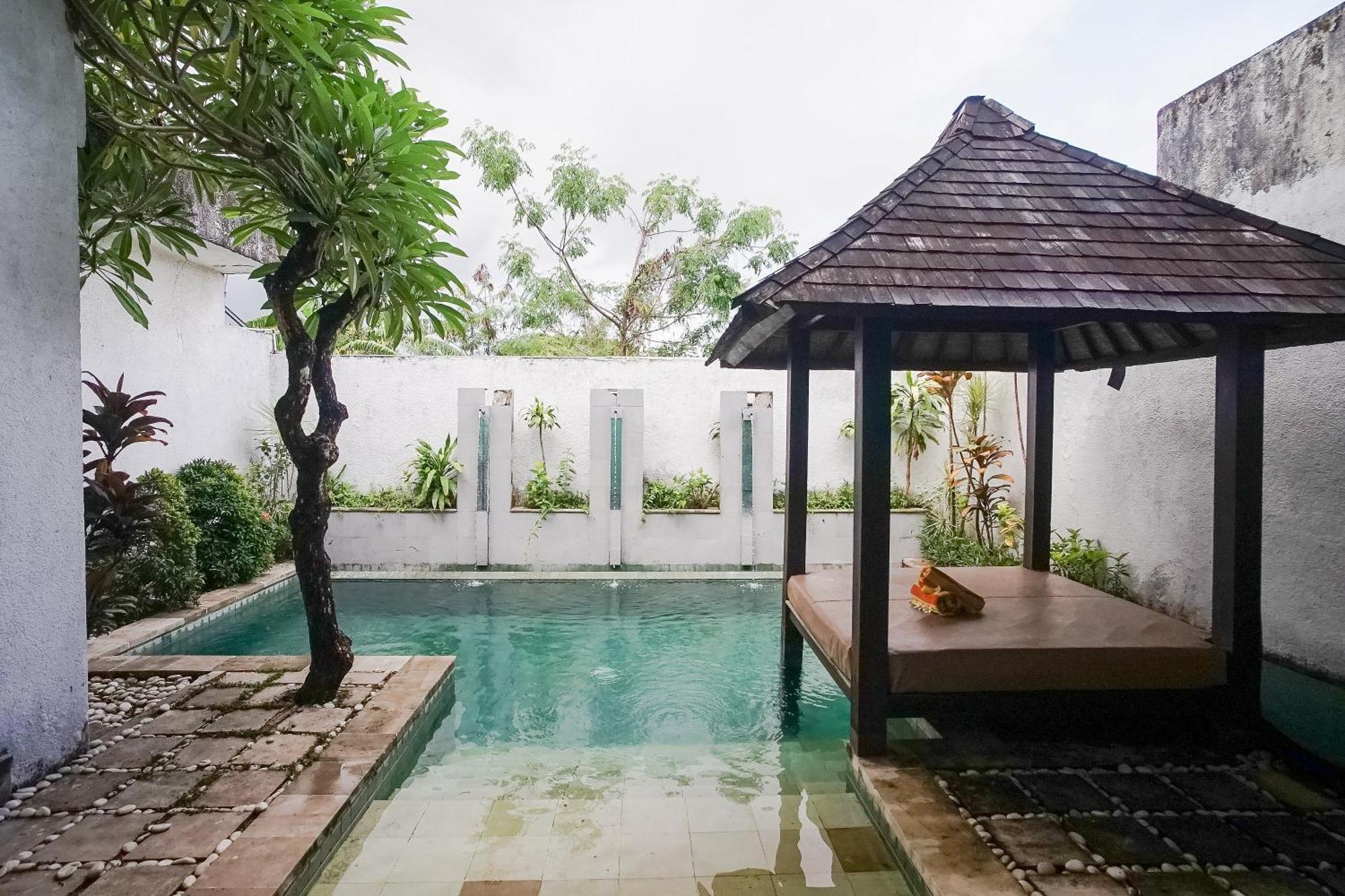 Queen Rose Villa & Spa Jimbaran  Exterior photo