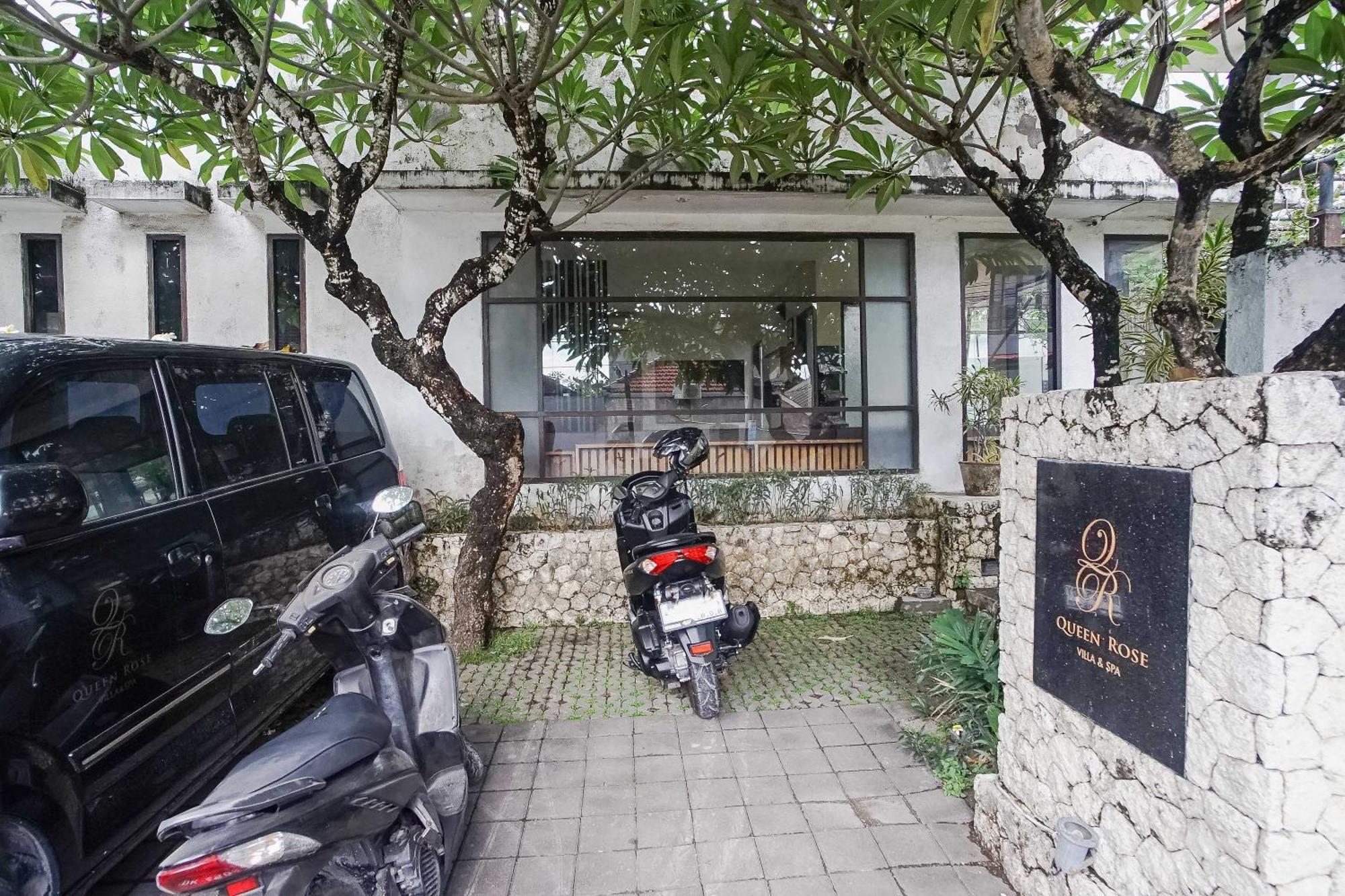 Queen Rose Villa & Spa Jimbaran  Exterior photo